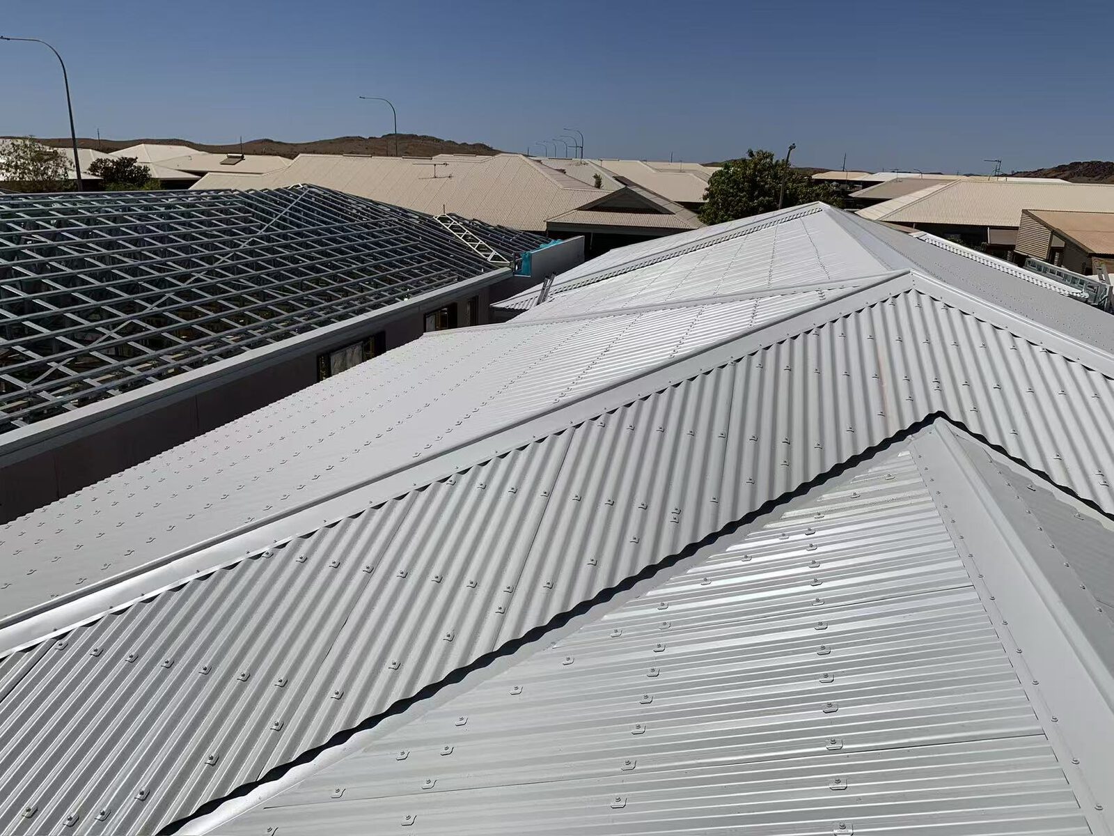 New roof planes with steel wall frame on the adjacent build